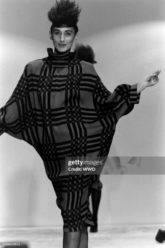 Pierre Cardin Fall/Winter 1983-1984 Fuchsia Plaid Ovoid Dress